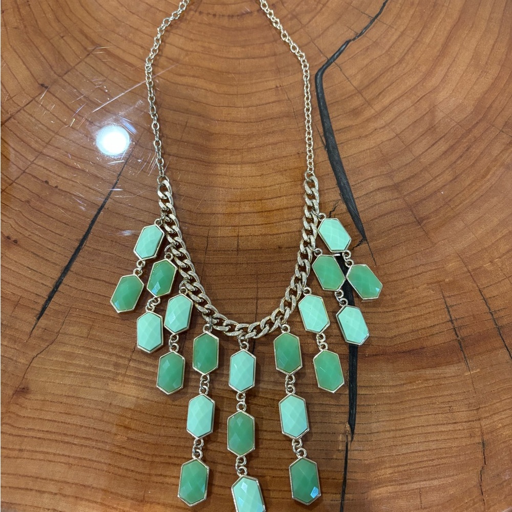 Elegant Green and Gold Necklace